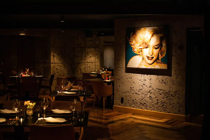 Imagem da parte interna do Restaurante Catherine em Gramado