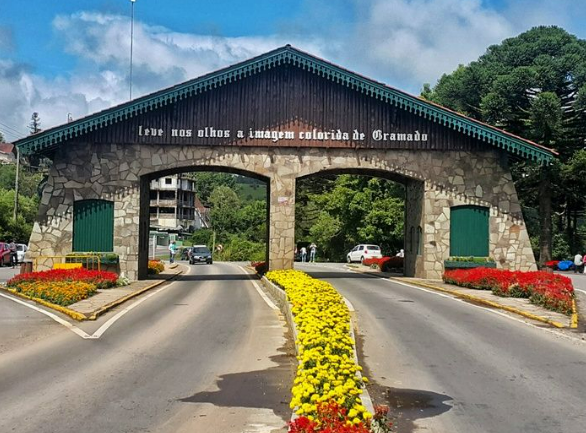 Pórtico de Gramado para simbolizar a história de Gramado.