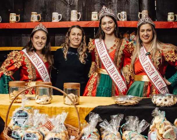 35ª Festa da Colônia em Gramado com representantes típicas e produtos coloniais da Serra Gaúcha